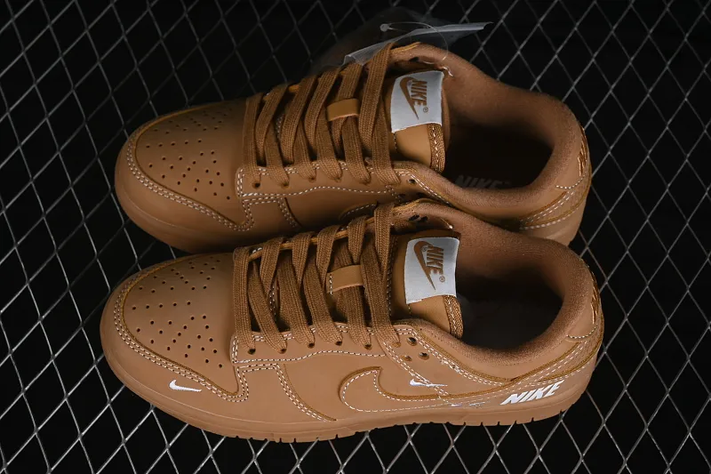 All categories Nk SB Dunk Series Nk SB Dunk Low High-end customized low-top sneakers Nike SB Dunk Low Caramel Anniversary high-end customized low-top casual sneakers XX3168-305